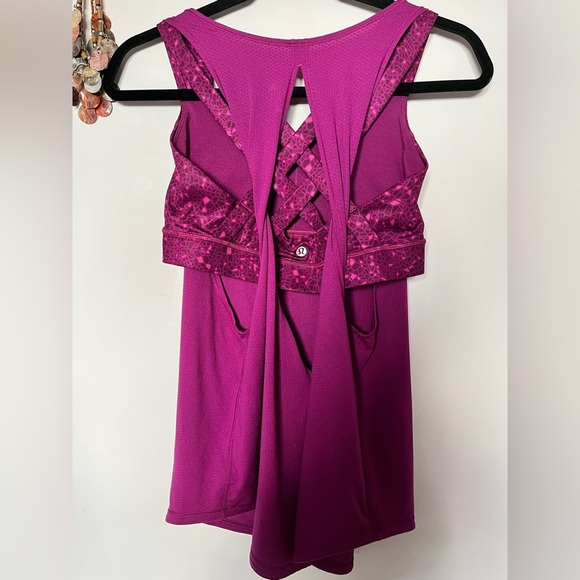 Lululemon Workout Athletic Tank Top with Built-in Sports Bra Size 6 in EUC - Picture 11 of 11